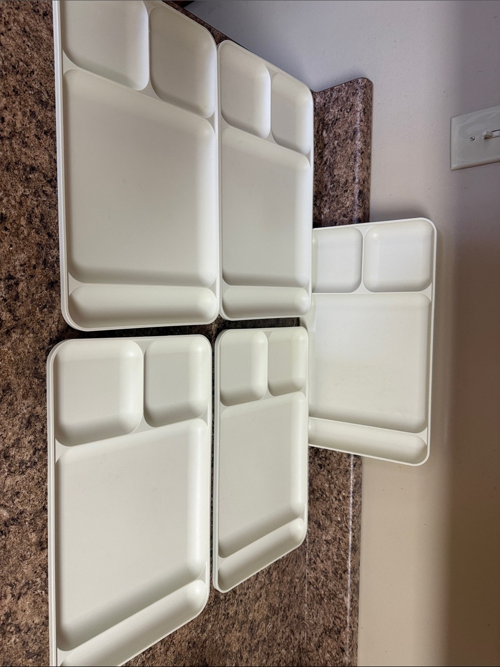 Set of 5 beige Tupperware compartment Meal Trays Very Good used condition